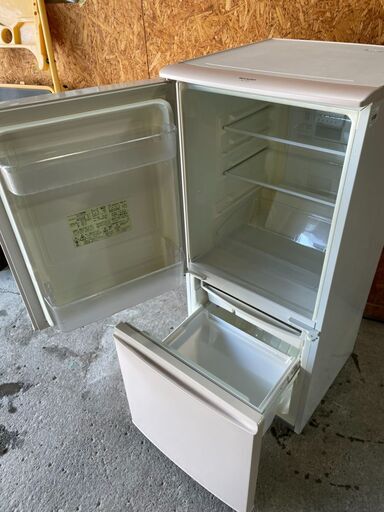 I2204 シャープ 冷蔵庫 137L 2010年 - 冷蔵庫 