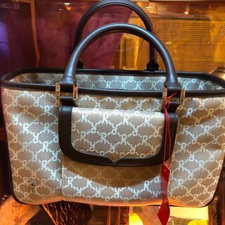 新品！】大阪引取歓迎 ブランド バッグ Roberta di Camerino