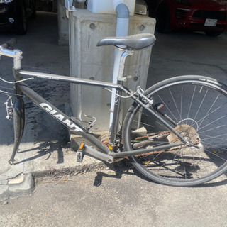 1万円 でお譲りします。水タンク 1t 直径1140mm.高さ1100mm.