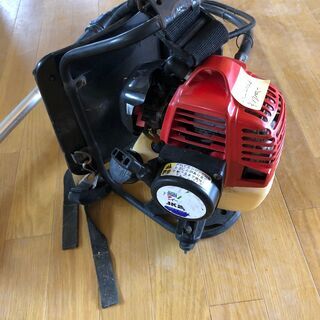 お取引中！『プロ仕様！疲労軽減！最軽量 背負い式草刈り機』一度使えば肩掛け式はもう使えません！傾斜地、広い畑に最適！　ゼノアBK2210EZ　中古