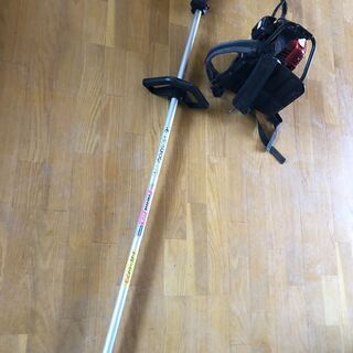 お取引中！『プロ仕様！疲労軽減！最軽量 背負い式草刈り機』一度使えば肩掛け式はもう使えません！傾斜地、広い畑に最適！　ゼノアBK2210EZ　中古