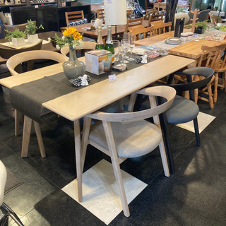 未使用(アウトレット品) ダイニングセット　ナチュラル　4人掛け