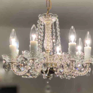 ♥️ ヨ一ロッパ製品♥️シャデリア【８灯 】❣️ 大阪市内だったら配達無料❣️それ以外は相談です❣️