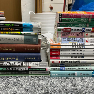 【ネット決済・配送可】公認会計士、簿記等の参考書　25点