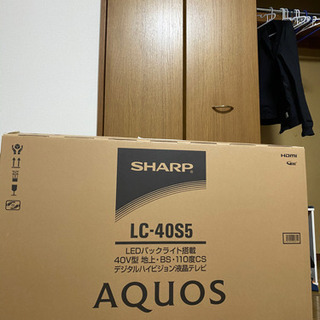 SHARP40型テレビ　2018年製　白のテレビ台付き