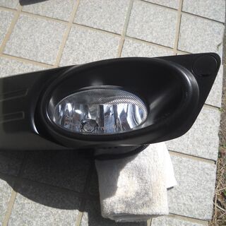 フィットシャトルに使用のフォグランプとスイッチ