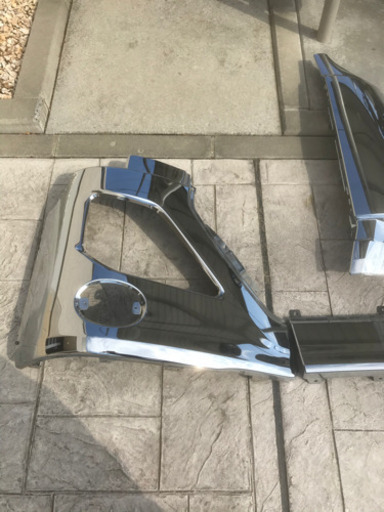 UDトラックス 現行クオン 純正メッキバンパー コーナーパネルのセット