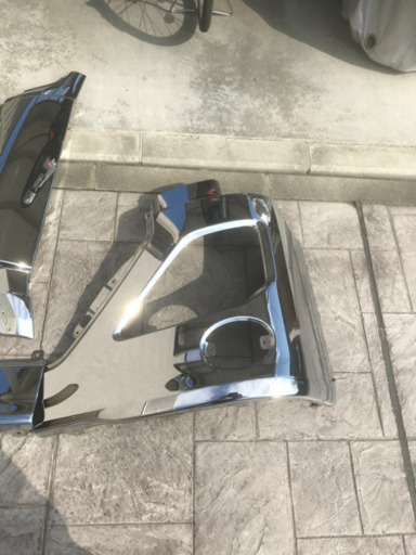 UDトラックス 現行クオン 純正メッキバンパー コーナーパネルのセット