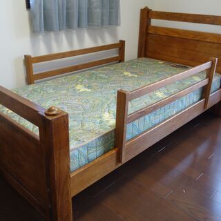【ネット決済】木製の頑丈なシングルベッド
