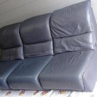 ブルーグレーのソファー
