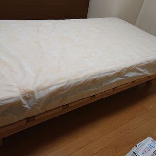 至急処分　シンプルなスプリングマットのシングルベッド 