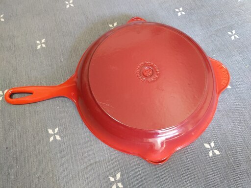 ル・クルーゼ スキレットグリル　Le Creuset Cast Iron Pan (color: red)