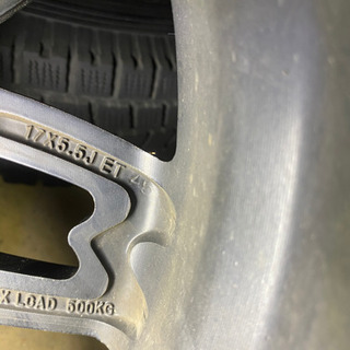 17インチのアルミ・タイヤセットです。