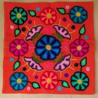 ペルー工芸　ハンドメイド　手縫い　刺繍　クッションカバー