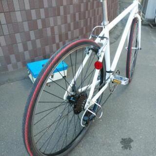 お話し中！札幌市内配達無料！防犯登録料込み。中古クロスバイクホワイト×