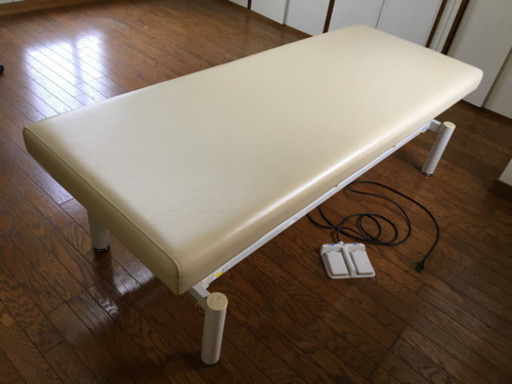 施術用 電動ベッド 美品  高田ハイローベッド