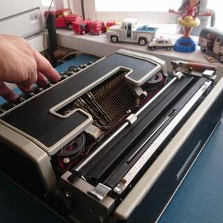 オリベッティ タイプライター アンティーク