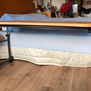 介護用ベッドサイドテーブル