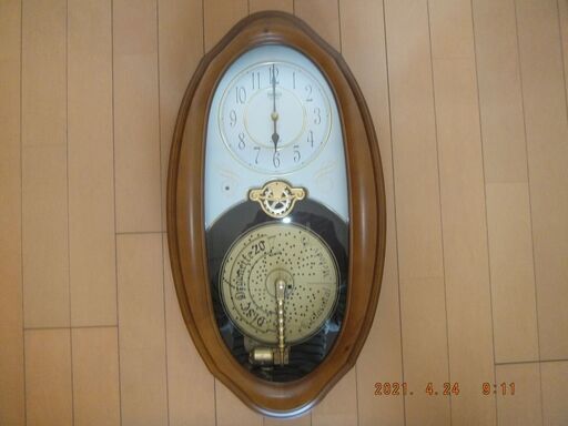 レトロなオルゴール付き掛け時計