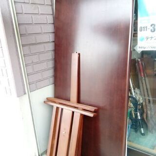 木製　堅牢なダイニングテーブル