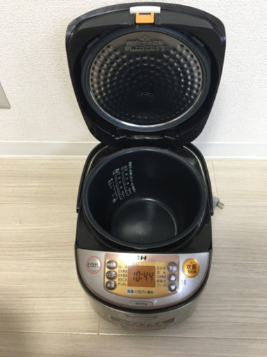 半額以下　象印　炊飯器　NP-HF18型　¥50000→¥15000