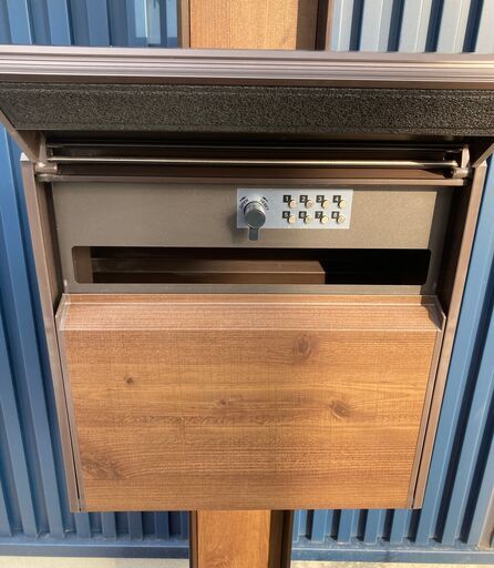 郵便ポスト　木調色(前入れ前出し) 機能門柱 三協アルミ　暗唱番号ロック 郵便ポスト 木調色(前入れ前出し) 機能門柱 三協アルミ 暗唱番号