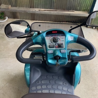 四輪電動車いす