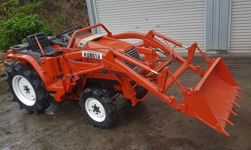 鹿児島発 クボタ トラクターASTE グレイタスローダー付き