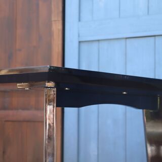 IDC OTSUKA(大塚家具)の人気シリーズSPLENDOR(スプレンダー)のダイニングテーブル/ブラックです。稀少なバーズアイ・メープルを使用した高級感のある天板はダイニングを洗練された印象に。