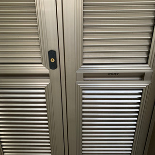 ☆最終値下げ！ レア！ 玄関網戸ルーバー  防犯対策鍵付き！ポスト付き！シャイニングレーカラー ☆最終値下げ！ レア！ 玄関網戸ルーバー 防犯対策鍵付き！ポスト付き