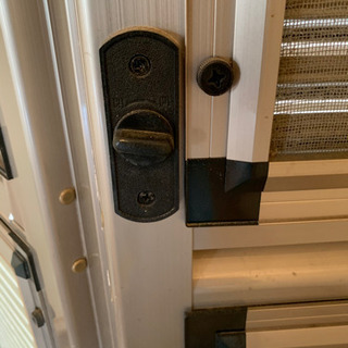 ☆最終値下げ！ レア！ 玄関網戸ルーバー 防犯対策鍵付き！ポスト付き