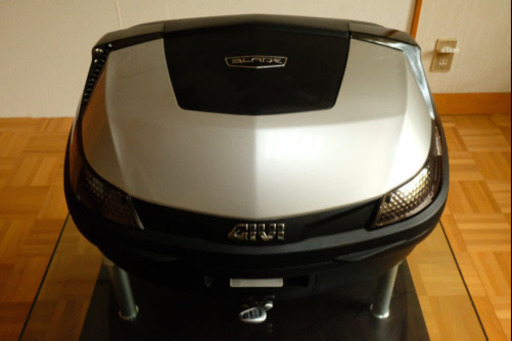 GIVI BLADE 47L リアボックス \u0026 オプションバックレスト