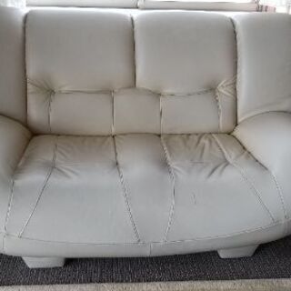 白のソファー