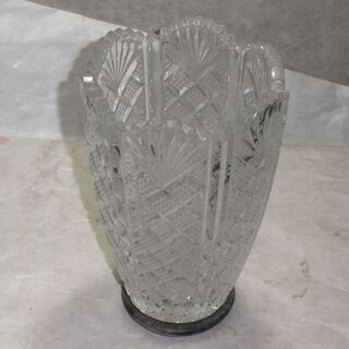 模様が装飾されているガラスの花瓶　アンティーク　置物 　インテリア 