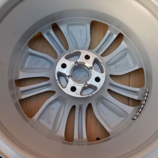 美品♪　スイフト純正　１６インチ　スイフトはもちろん軽自動車にも！