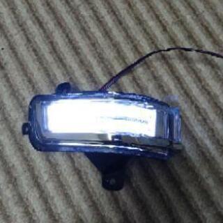新品、未使用。Revier/REIZ nv350 e26後期 純正ミラーウインカー交換