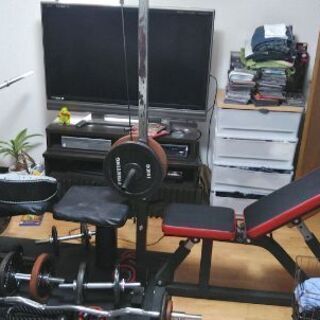 ベンチプレス、プルダウン、ダンベル