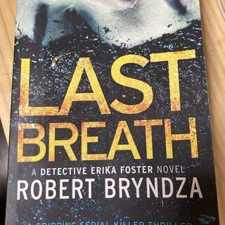 Last Breath (Erika Foster) ペーパーバ...