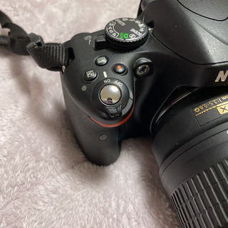 Nikon D5100  望遠レンズ、ケース、充電器付き Nikon D5100 ダブルレンズセット 望遠レンズ 手ぶれ補正付き 付属品