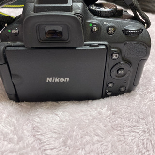 Nikon D5100  望遠レンズ、ケース、充電器付き Nikon D5100 望遠レンズ、ケース、充電器付き