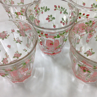 【値下げ】タンブラー コップ グラス 5個セット いちご柄 バラ柄