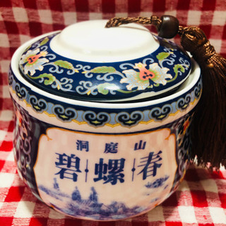 【ネット決済・配送可】高級中国茶　碧螺春 オシャレ陶器缶付き