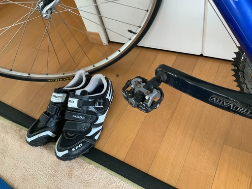 ロードバイク　ビンディングシューズ(size44)&空気入れ付き ロードバイク ビンディングシューズ(size44)&空気入れ付き
