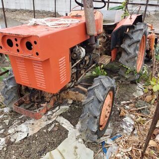 軽トラサイズのコンテナ！トラクター！水タンク3点セット！同時にユニックで引き取り出来る方よろしくお願いします！