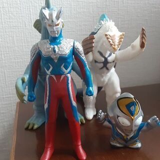 ウルトラマンの怪獣と、ウルトラマンゼロ