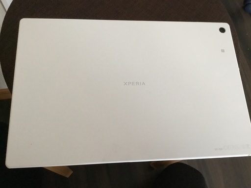 【SONY Xperia Z2 Tablet SO-05F】清潔感の白。信頼のdocomo。品質のSONY。程度良好。スマホの小さい画面にうんざりしている人にぴったりのdocomoタブレット！ 電話もLINEもテレビやお財布ケータイ、SDカードも使えて、やっぱりSONYとドコモのタッグの製品は使いやすいでしす。 SONY Xperia Z2 Tablet SO-05F】清潔感の白。信頼のdocomo。品質のSONY