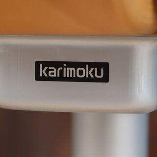 karimoku(カリモク)のデスクチェアー/XT1753 ピンクです。曲木のカーブがナチュラルな雰囲気のキャスターチェアー。お子様の学習椅子はもちろん在宅ワーク用にもおススメ♪