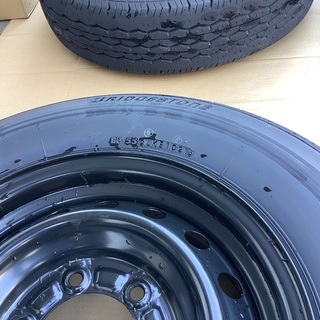 ハイエース令和3年4月納車　走行700キロ外し　製造21年10週製造純正タイヤホイールナット付き