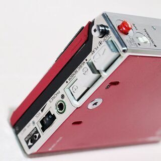 【苫小牧バナナ】希少 AIWA/アイワ HS-F7 ステレオ カセットプレーヤー レコーダー レッド カセットボーイ ジャンク/通電確認のみ/ベルト切れ♪ 苫小牧バナナ】希少 AIWA/アイワ HS-F7 ステレオ カセットプレーヤー