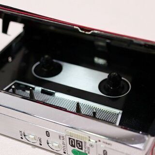 【苫小牧バナナ】希少 AIWA/アイワ HS-F7 ステレオ カセットプレーヤー レコーダー レッド カセットボーイ ジャンク/通電確認のみ/ベルト切れ♪ 苫小牧バナナ】希少 AIWA/アイワ HS-F7 ステレオ カセット